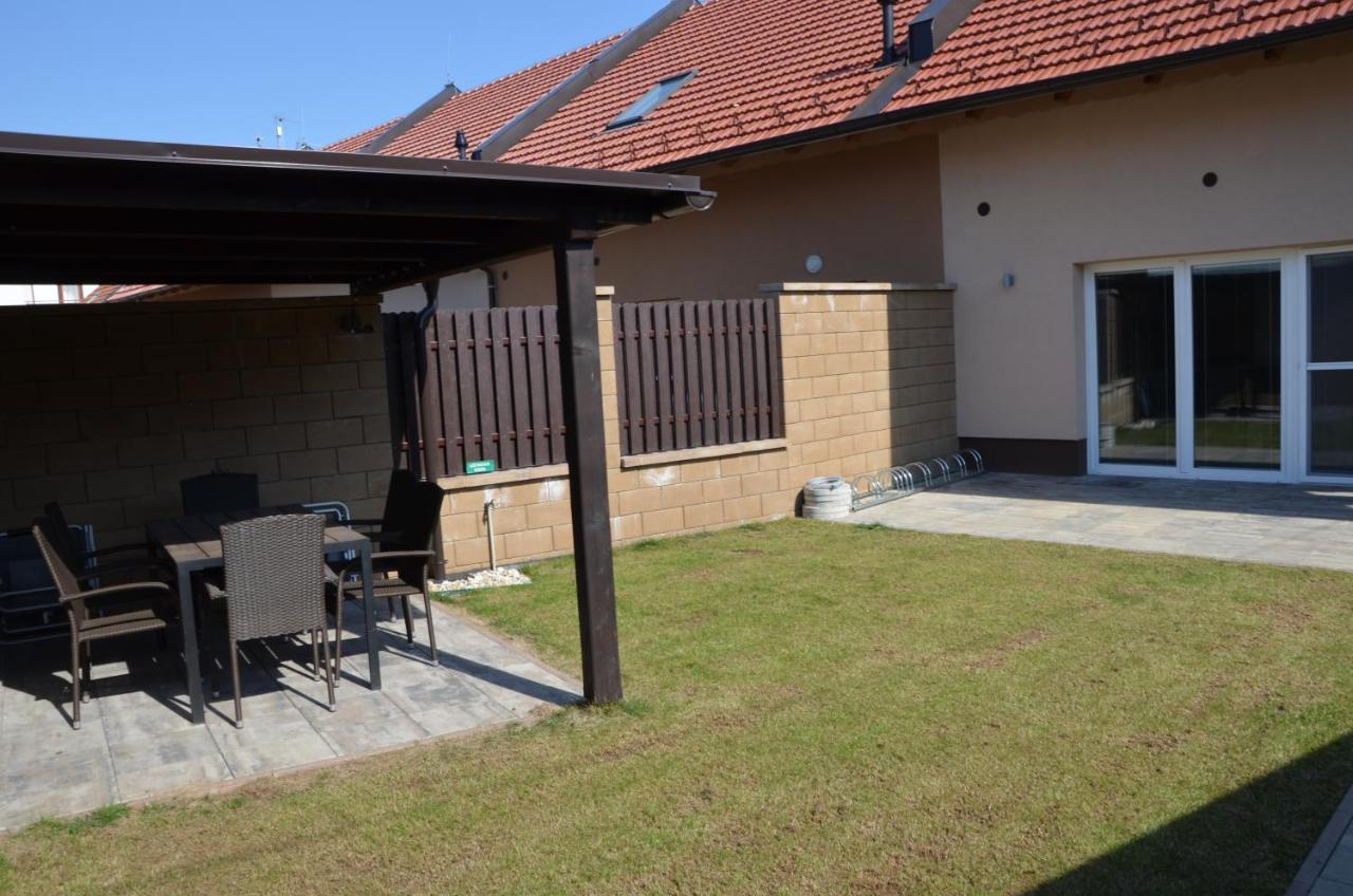 Apartmany Za Dvorem Velké Pavlovice Exterior photo