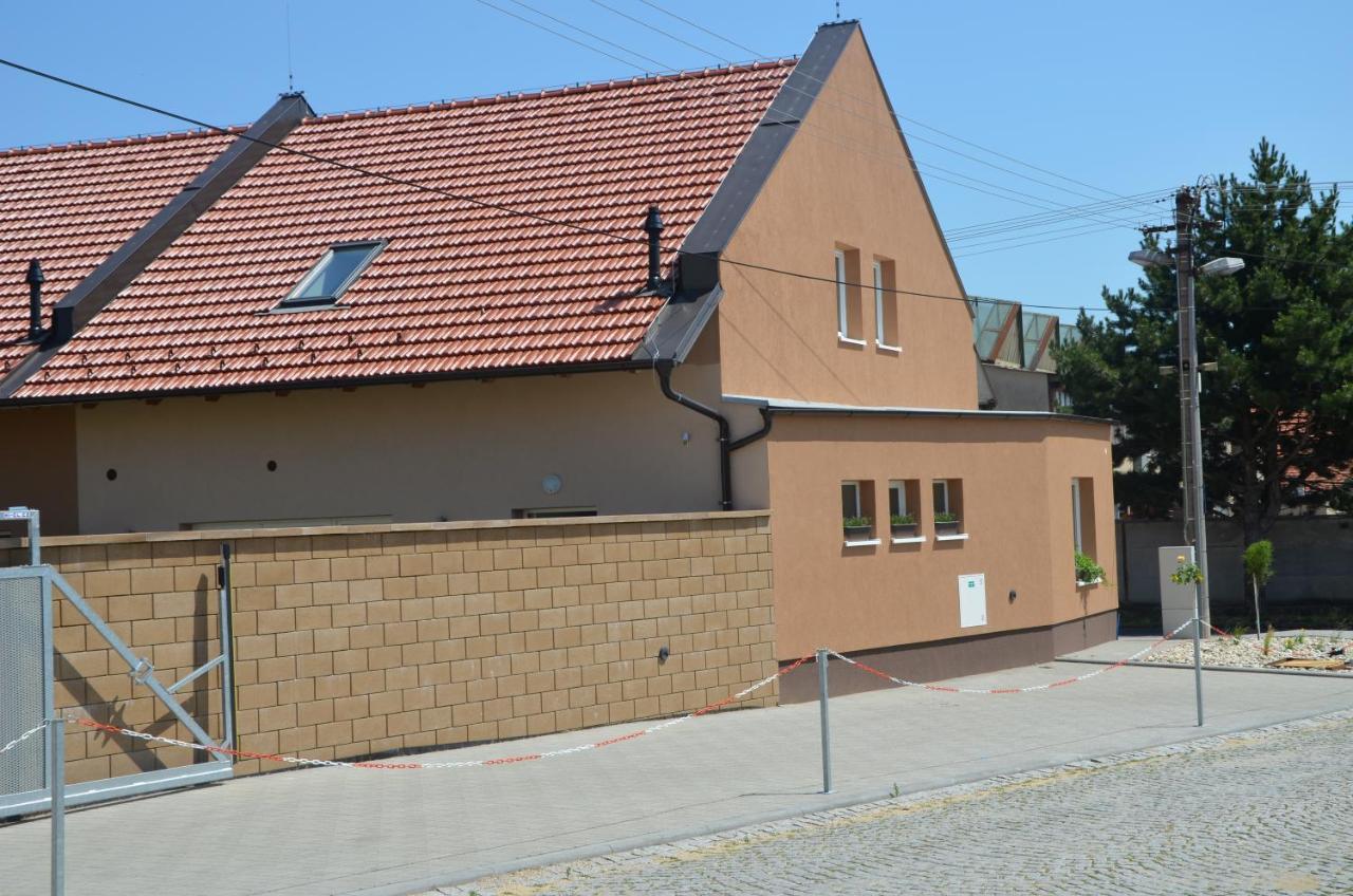 Apartmany Za Dvorem Velké Pavlovice Exterior photo