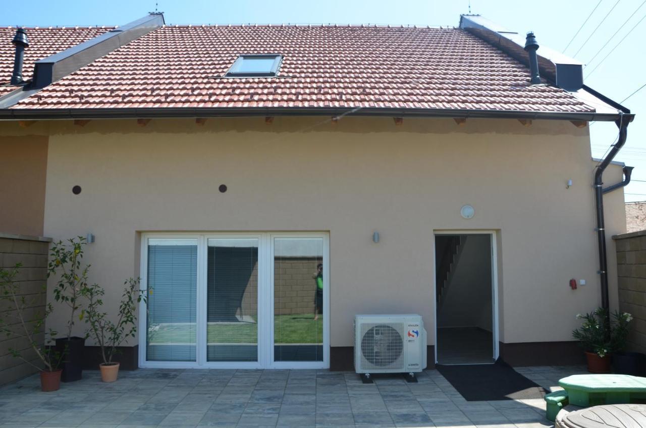 Apartmany Za Dvorem Velké Pavlovice Exterior photo