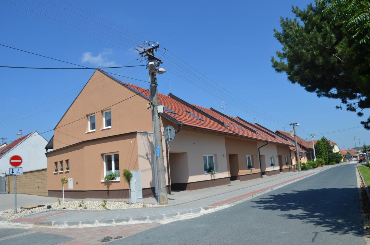Apartmany Za Dvorem Velké Pavlovice Exterior photo