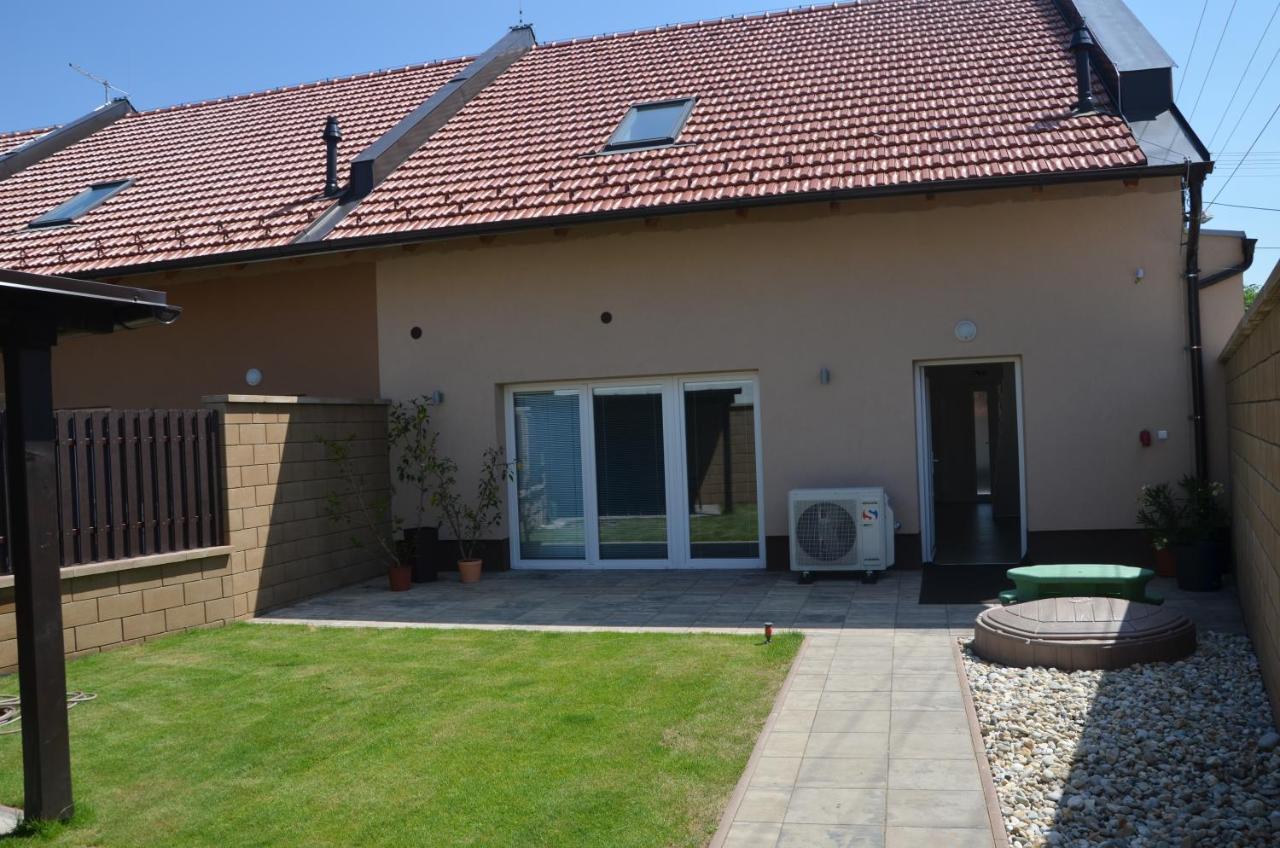 Apartmany Za Dvorem Velké Pavlovice Exterior photo